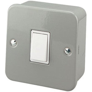 Metal Clad - 13A single switch socket